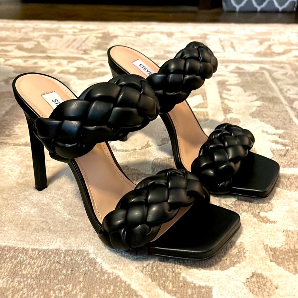 NWT Steve Madden Kenney Black Heels size 8 BUT RUN SMALL. Will fit Size 7.5-7